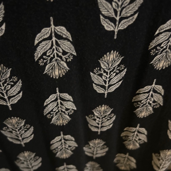 Old Navy Elegant Black and White Leaf Print Dress - Picture 3 of 6